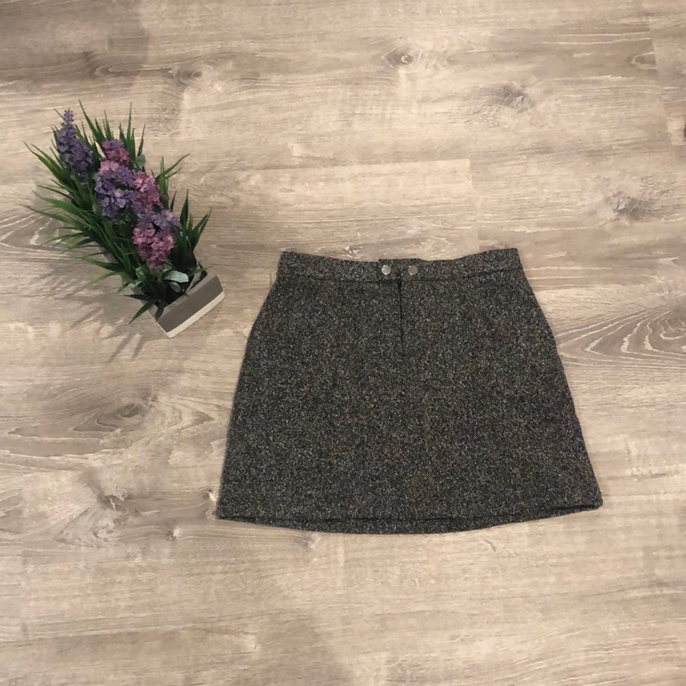 Grey buttoned skirt